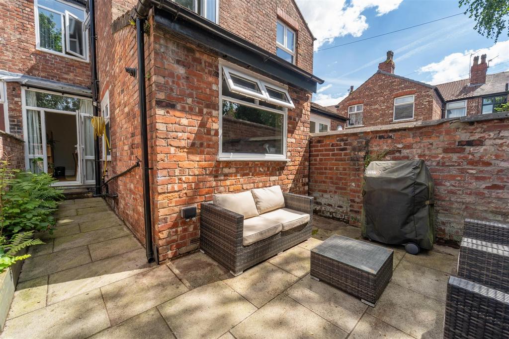 4 Ansdell Avenue