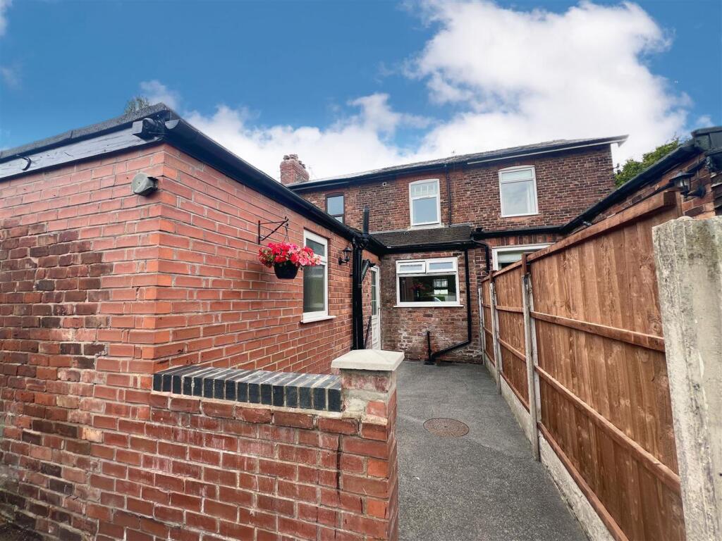 249 Wythenshawe Road