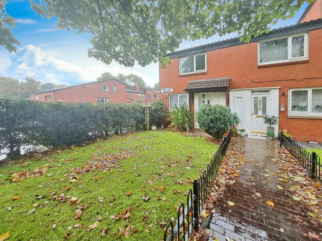 4 Robert Owen Gardens