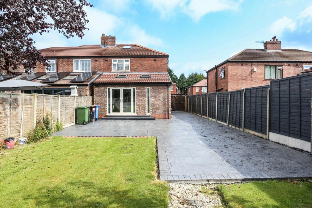 169 Broadstone Hall Road South