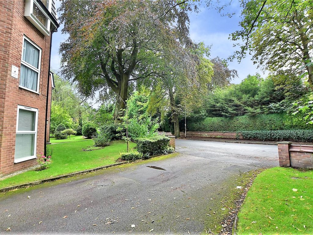 Elmwood Lodge, 17 Parkfield Road South