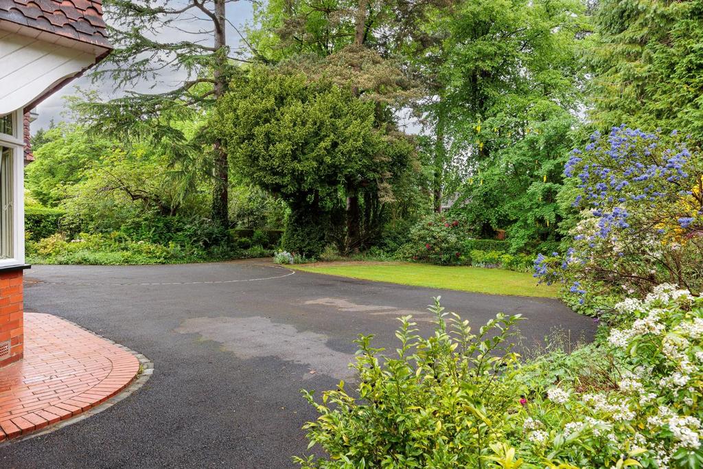 55 Bramhall Park Road