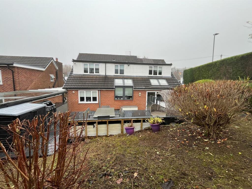 12 Bardsley Gate Avenue