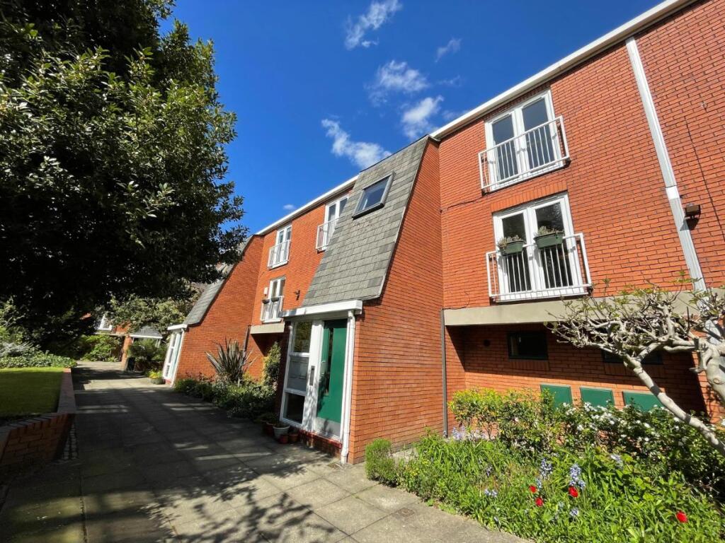 13 Rozel Square