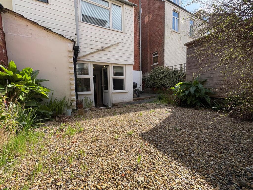 32 Shaftesbury Road