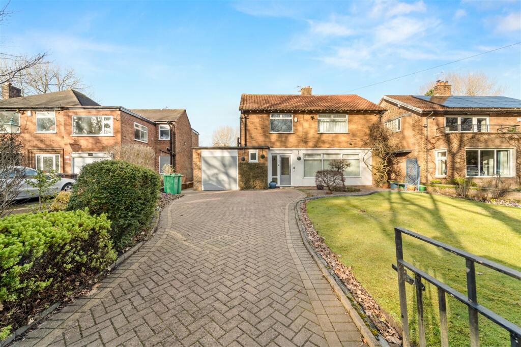 140 Wythenshawe Road