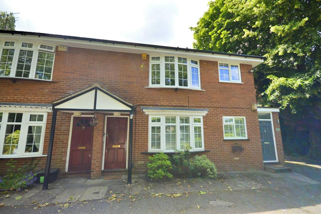 The Hollies, 1 Clifton Road